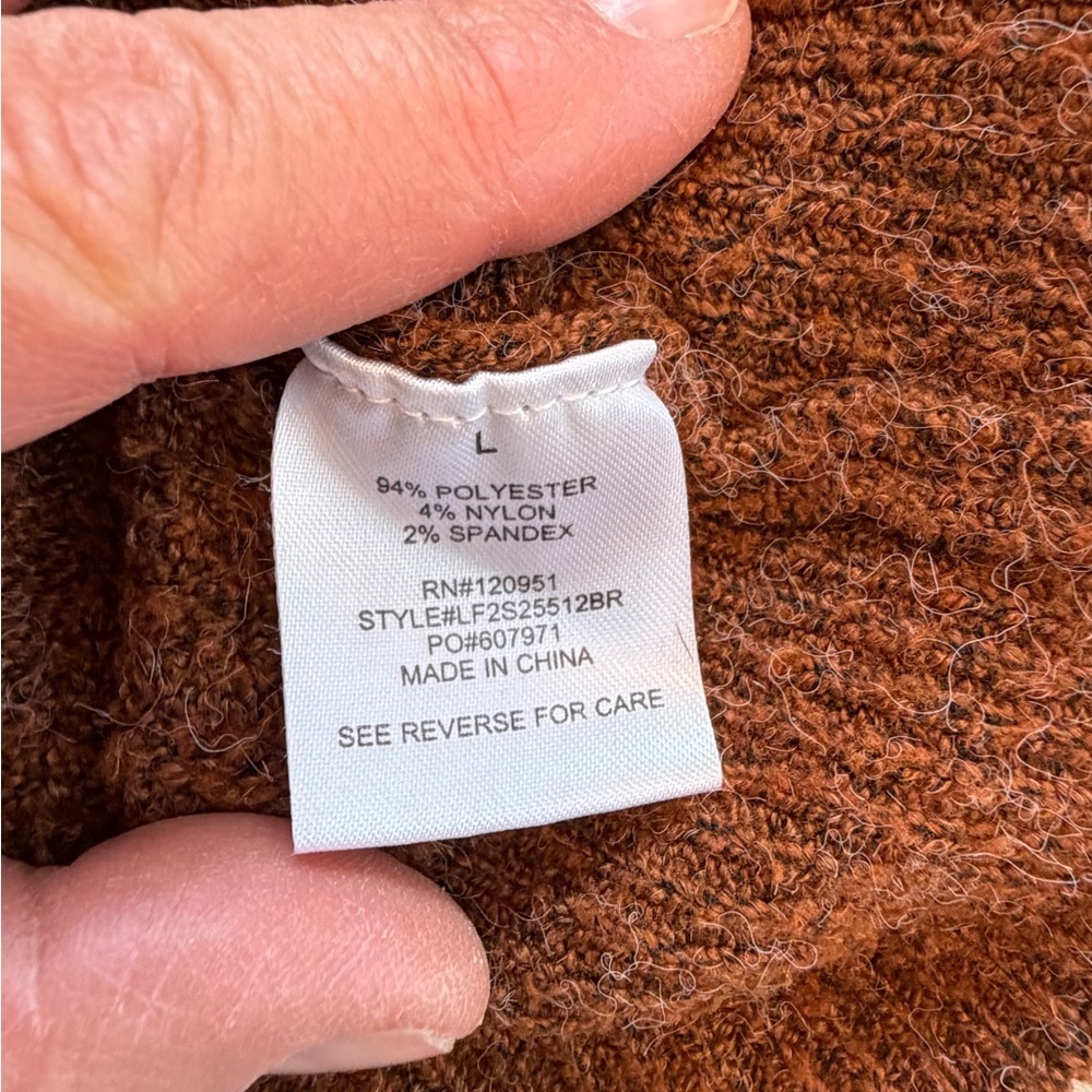 Brown sweater with collar - size large - Picture 5 of 5